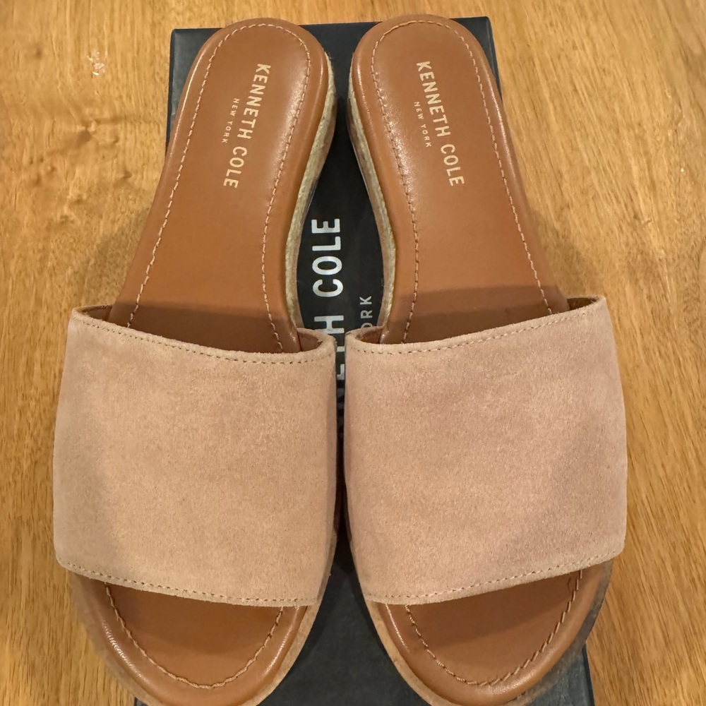 NIB Kenneth Cole Women's Neutral Beige Low Wedge Mules